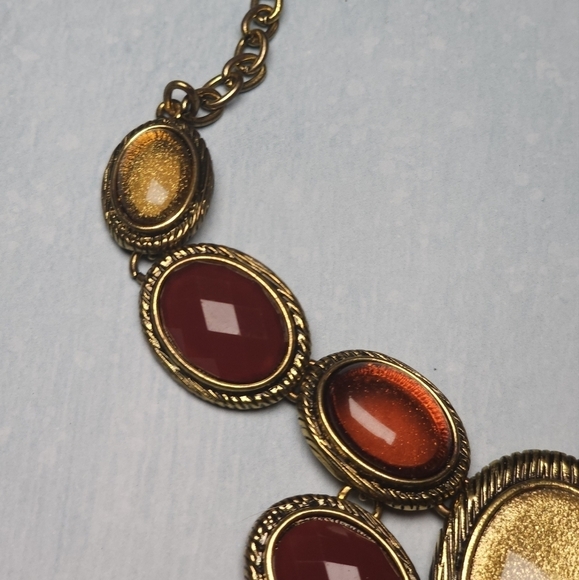 👍 5 for $20 Liz Claiborne Gold Tone Statement Necklace - Picture 4 of 7